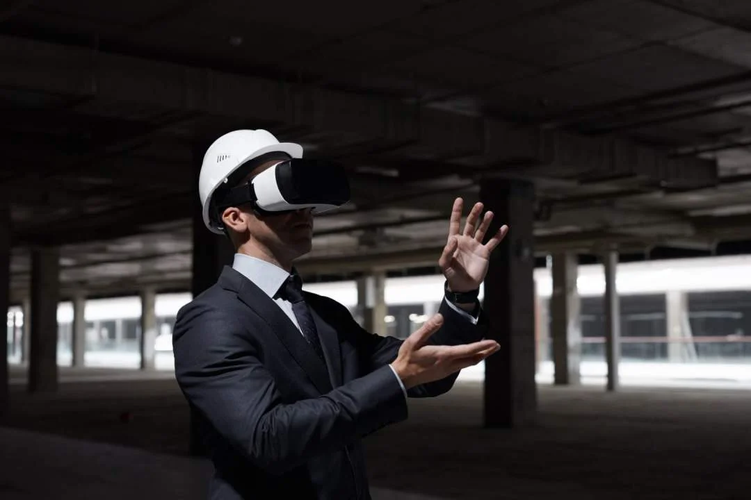 video immobiliere presenter avec un casque de realite virtuelle